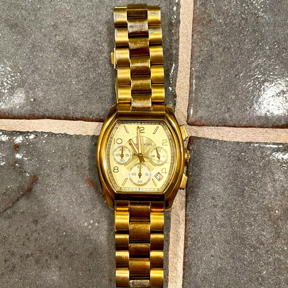 Michael Kors Fashionable Gold Watch